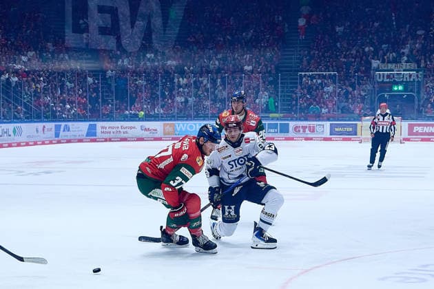 Face-off: Kyle Wood (Augsburger Panther), 37, vs. Reed Lebster (Schwenninger Wild Wings), 23 (GER); Augsburger Panther vs. Schwenninger Wild Wings, Ice Hockey, PENNY DEL, Matchday 2, 2026–2027 season, September 20, 2026 GER, Augsburger Panther vs. Schwenninger Wild Wings, Ice Hockey, PENNY DEL, Matchday 2, 2026–2027 season, September 20, 2026 Germany Copyright: xEibner-Pressefoto GeraldxOelze-dexStoppanyx EP_ODS