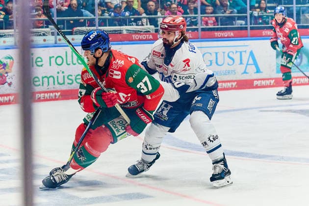 Kyle Wood, Augsburger Panther, 37; Mirko Hoefflin, Schwenninger Wild Wings, 10 GER; Augsburger Panther vs. Schwenninger Wild Wings, ice hockey, PENNY DEL, Matchday 2, 2026–2027 season, September 20, 2026 GER, Augsburger Panther vs. Schwenninger Wild Wings, Ice Hockey, PENNY DEL, Matchday 2, 2026–2027 Season, September 20, 2026 Germany Copyright: xEibner-Pressefoto GeraldxOelze-dexStoppanyx EP_ODS