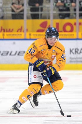 Tim Heyter, Lausitzer Fuechse, 42, with the puck: Bietigheim Steelers vs. Lausitzer Fuechse, ice hockey, DEL 2, 2026–2027 season, September 20, 2026, Bietigheim Steelers vs. Lausitzer Fuechse, Ice Hockey, DEL 2, 2026–2027 Season, September 20, 2026, Bietigheim Copyright: xEibner-Pressefotox EP_TBR