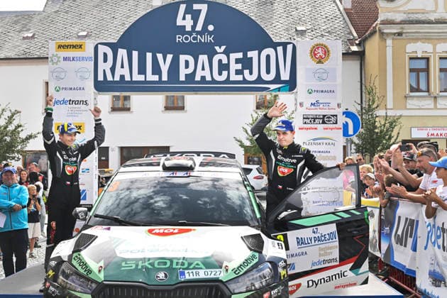 Vyhlaseni vitezu Rally Pacejov 2026, 20. zari 2026, Horazdovice. Vitezove pilot Dominik Stritesky (vpravo) a spolujezdec Ondrej Krajca s vozem Skoda Fabia RS Rally2. (CTKxPhoto MiroslavxChaloupka) CTKPhotoP2026092004688  CTKPhotoP2026092004688