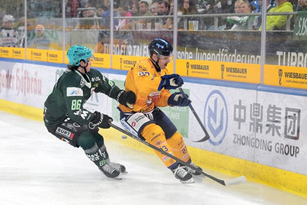 Lane Scheidl (Lausitzer Fuechse), No. 23, battling for the puck against Nolan Ritchie (Bietigheim Steelers), No. 86; Bietigheim Steelers vs. Lausitzer Fuechse, ice hockey, DEL 2, 2026–2027 season, September 20, 2026, Bietigheim Steelers vs. Lausitzer Fuechse, Ice Hockey, DEL 2, 2026–2027 Season, September 20, 2026, Bietigheim Copyright: xEibner-Pressefotox EP_TBR