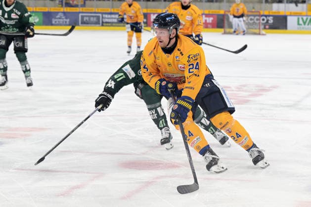 John Broda (Lausitzer Fuechse), No. 24, battling for the puck against Steven Raabe (Bietigheim Steelers), No. 41; Bietigheim Steelers vs. Lausitzer Fuechse, ice hockey, DEL 2, 2026–2027 season, September 20, 2026, Bietigheim Steelers vs. Lausitzer Fuechse, Ice Hockey, DEL 2, 2026–2027 Season, September 20, 2026, Bietigheim Copyright: xEibner-Pressefotox EP_TBR