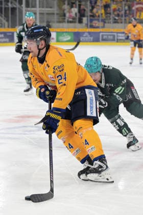 John Broda (Lausitzer Fuechse), No. 24, battling for the puck against Steven Raabe (Bietigheim Steelers), No. 41; Bietigheim Steelers vs. Lausitzer Fuechse, ice hockey, DEL 2, 2026–2027 season, September 20, 2026, Bietigheim Steelers vs. Lausitzer Fuechse, Ice Hockey, DEL 2, 2026–2027 Season, September 20, 2026, Bietigheim Copyright: xEibner-Pressefotox EP_TBR
