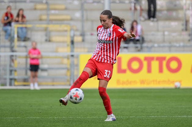 Emma Memminger, SC Freiburg Women, 32, on the ball (GER), SC Freiburg vs. Bayer 04 Leverkusen, Women s Soccer, Bundesliga, Matchday 5, 2026–2027 Season, September 20, 2026 DFB regulations prohibit any use of photographs as image sequences and or quasi-video GER, SC Freiburg vs. Bayer 04 Leverkusen, Women’s Soccer, Bundesliga, Matchday 5, 2026–2027 Season, September 20, 2026, Freiburg Copyright: xEibner-Pressefotox EP_THS