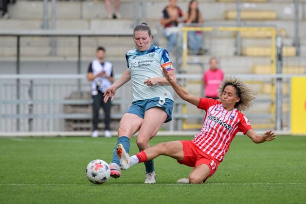 Claudia Wenger, Bayer 04 Leverkusen Women, 05, Amira Arfaoui, SC Freiburg Women, 17, in a duel and sliding tackle, GER, SC Freiburg vs. Bayer 04 Leverkusen, Women’s Soccer, Bundesliga, Matchday 5, 2026–2027 Season, September 20, 2026 DFB regulations prohibit any use of photographs as image sequences and or quasi-video GER, SC Freiburg vs. Bayer 04 Leverkusen, Women’s Soccer, Bundesliga, Matchday 5, 2026–2027 Season, September 20, 2026, Freiburg Copyright: xEibner-Pressefotox EP_THS