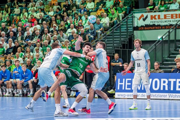 OPEL Handball Bundesliga: HSG Wetzlar vs. VfL Gummersbach, September 26, 2020; Doruk Pehlivan (HSG Wetzlar), 19; Milos Vujovic (VfL Gummersbach), 6; Kay Smits (VfL Gummersbach), 31, Mathis Häseler (VfL Gummersbach), 11 OPEL Handball Bundesliga: HSG Wetzlar vs. VfL Gummersbach, Wetzlar, September 26, 2020 Copyright: xBEAUTIFULxSPORTS Roeczeyx
