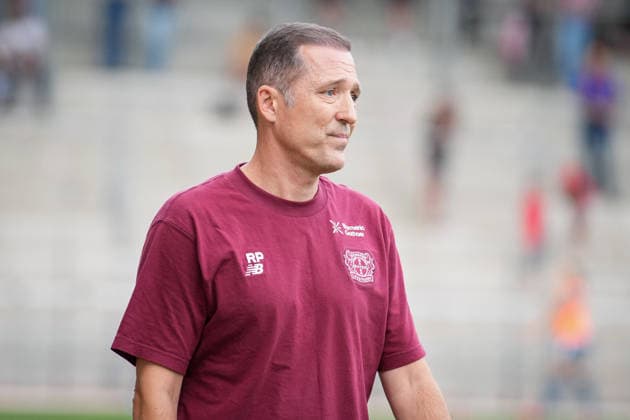 Soccer, Google Pixel Women s Bundesliga, Matchday 5, 2026–2027, SC Freiburg vs. Bayer 04 Leverkusen, September 20, 2026, Dreisamstadion, Freiburg, Roberto Pätzold (Bayer 04 Leverkusen), Head Coach (Freiburg), Dreisamstadion, Baden-Württemberg, Germany Copyright: xFINLEYxMÖRCHx