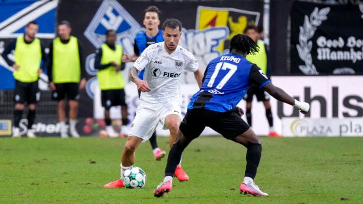 From left: Louis Kolbe (Münster), 2; Owono Darnell Keumo (SV Waldhof), 17; tackle, game scene, duel, tackle, tackling, dynamism, action, 2009 2026, Mannheim, Germany, soccer, 3rd Division, SV Waldhof Mannheim vs. SC Preußen Münster, DFB and DFL regulations prohibit any use of photographs as image sequences and or quasi-video xozx
