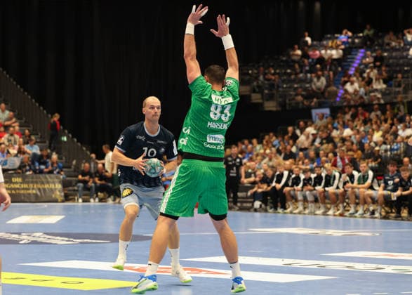 Fynn Hangstein, Bergischer HC 10; Mihajlo Marsenic, Füchse Berlin 93 GER, Bergischer HC vs. Füchse Berlin, Handball, Opel Handball Bundesliga, Matchday 5, 2026–2027 Season, September 20, 2026 GER, Bergischer HC vs. Füchse Berlin, Handball, Opel Handball Bundesliga, Matchday 5, 2026–2027 season, September 20, 2026 Düsseldorf Copyright: xEibner-Pressefoto ThomasxStoeckex EP_TSR