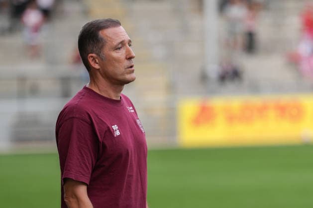 Google Pixel Women s Bundesliga: SC Freiburg vs. Bayer 04 Leverkusen, September 20, 2026; Roberto Pätzold, Bayer 04 Leverkusen, Coach; Google Pixel Women s Bundesliga: SC Freiburg vs. Bayer 04 Leverkusen, Dreisamstadion, September 20, 2026 DFB and DFL regulations prohibit any use of photographs as image sequences and or quasi-video. Copyright: xBEAUTIFULxSPORTS Boscox