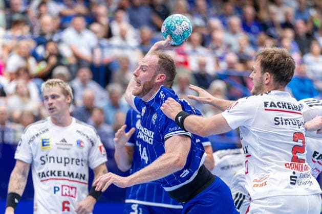 L R Lenny Rubin (TBV Lemgo Lippe), 44, in a one-on-one battle with Frieder Bandlow (HC Erlangen), 02 GER, TBV Lemgo Lippe vs. HC Erlangen, handball, 1st Bundesliga, Matchday 5, 2026–2027 season, September 20, 2026 GER, TBV Lemgo Lippe vs. HC Erlangen, Handball, Bundesliga 1, Matchday 5, 2026–2027 season, September 20, 2026 Lemgo Copyright: xEibner-Pressefoto JanxRollingerx EP_JSK