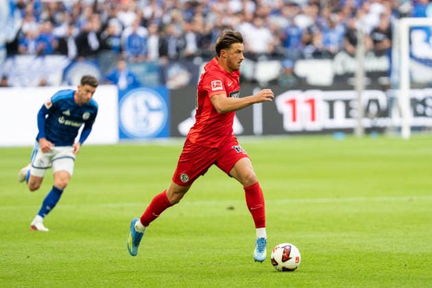 September 20, 2026, GER, Bundesliga 1, Matchday 4, FC Schalke 04 vs. SV Elversberg Lukas Petkov SV Elversberg, 25 Individual play Full body Full body Ball at his feet Gelsenkirchen VELTINS Arena Gelsenkirchen Germany Copyright: xnordphotoxGmbHx xChristianxSchulzex