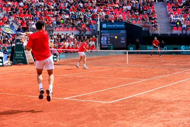 Tenis, Chile vs Espana. Copa Davis 2026. Los tenistas espanoles Jaume Munar izquierda y Pedro Martinez, devuelven la pelota, a Tomas Barrios y Alejandro Tabilo de Chile durante el partido de dobles de la Copa Davis valido por la segunda ronda de clasificatorios para el Grupo Mundials, disputado en el Court Central Anita Lizana, Parque Estadio Nacional en Santiago de Chile. 20 09 2026 Pepe Alvujar Photosport Tenis, Chile vs Espana. Copa Davis 2026. Spanish tennis players Jaume Munar left and Pedro Martinez return the ball to Tomas Barrios and Alejandro Tabilo of Chile during the Davis Cup doubles match valid for the second round of qualifiers for the World Group, played at the Anita Lizana Central Court, National Stadium Park in Santiago, Chile. 20 09 2026 Pepe Alvujar Photosport Chile vs Espana dia 2, Copa Davis 2026
