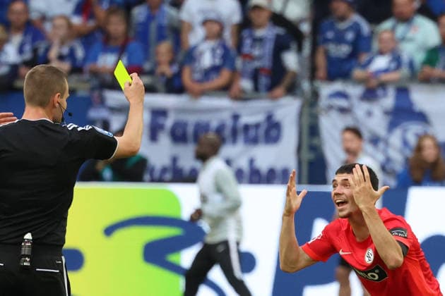 September 20, 2026, xrekx, Soccer, Bundesliga 1, FC Schalke 04 vs. SV Elversberg; Referee Dr. Robin Braun and Felix Keidel of SV 07 Elversberg received a yellow card, received a yellow card. DFL and DFB regulations prohibit any use of photographs as image sequences and or quasi-video. Gelsenkirchen