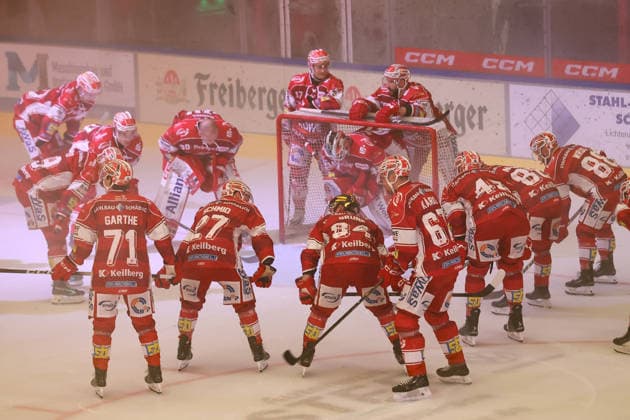 Sahnpark Crimmitschau, September 20, 2026; 2026–27 Season; Ice Hockey; 2nd Bundesliga; Regular Season; Game 2; Saxony Ice Rink; Eispiraten; Eispiraten vs. EHC Freiburg before the game; Eispiraten Crimmitschau in front of the net; Crimmitschau, Saxony, Germany