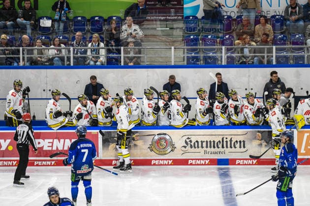 Straubing Tigers vs. Krefeld Pinguine, Ice Hockey, German Ice Hockey League, Penny DEL, Matchday 1, 2026–2027 Season, September 23, 2026: Philip Gogulla, Mathew Santos, Davis Vandane, and Max Newton of the Krefeld Pinguine celebrate; Men’s Ice Hockey, German Ice Hockey League, Penny DEL, Matchday 1, 2026–2027 season on September 20, 2026, at the Eisstadion am Pulverturm; Straubing Tigers (blue) vs. Krefeld Pinguine (white)