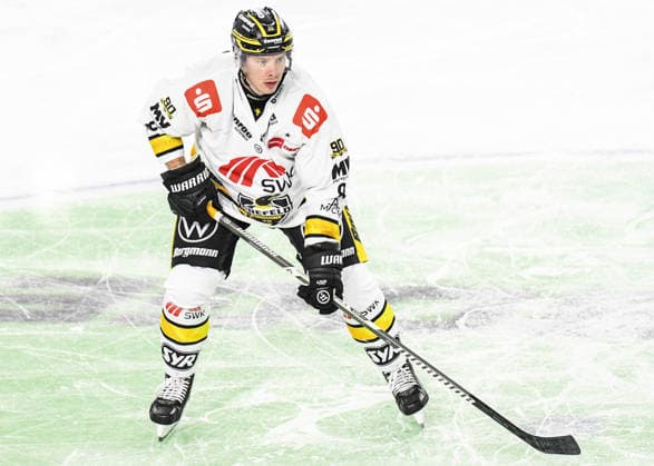 Straubing Tigers vs. Krefeld Pinguine, Ice Hockey, German Ice Hockey League, Penny DEL, Matchday 1, 2026–2027 Season, September 23, 2026, Maxwell Gildon, Krefeld Pinguine, Men s Ice Hockey, German Ice Hockey League, Penny DEL, Matchday 1, 2026–2027 Season on September 20, 2026, at the Eisstadion am Pulverturm, Straubing Tigers (blue) vs. Krefeld Pinguine (white)