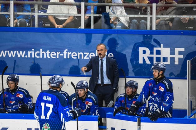 Straubing Tigers vs. Krefeld Pinguine, Ice Hockey, German Ice Hockey League, Penny DEL, Matchday 1, 2026–2027 Season, September 23, 2026, Gary Shuchuk, Straubing Tigers, Men s Ice Hockey, German Ice Hockey League, Penny DEL, Matchday 1, 2026–2027 Season on September 20, 2026, at the Eisstadion am Pulverturm, Straubing Tigers (blue) vs. Krefeld Pinguine (white)