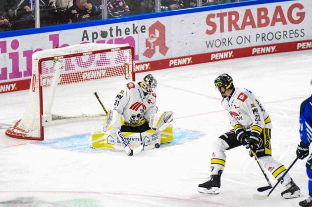 Straubing Tigers vs. Krefeld Pinguine, Ice Hockey, German Ice Hockey League, Penny DEL, Matchday 1, 2026–2027 Season, September 23, 2026—Felix Bick of the Krefeld Pinguine prevents a goal, Men’s Ice Hockey, German Ice Hockey League, Penny DEL, Matchday 1, 2026–2027 season on September 20, 2026, at the Eisstadion am Pulverturm, Straubing Tigers (blue) vs. Krefeld Pinguine (white)
