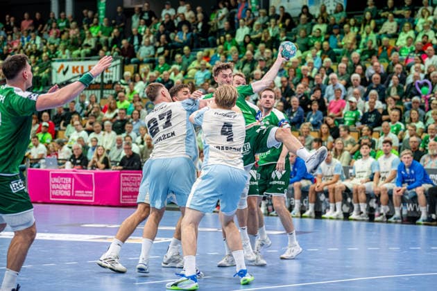 OPEL Handball Bundesliga: HSG Wetzlar vs. VfL Gummersbach, September 26, 2020; Niklas Theiß (HSG Wetzlar), 9; Kristjan Horzen (VfL Gummersbach), 27, Ellidi Vidarsson (VfL Gummersbach), 4, OPEL Handball Bundesliga: HSG Wetzlar vs. VfL Gummersbach, Wetzlar, September 26, 2020 Copyright: xBEAUTIFULxSPORTS Roeczeyx