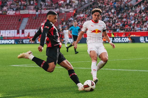 September 20, 2026, xjmrgnx, Soccer, Bundesliga 1, Bayer 04 Leverkusen vs. RB Leipzig, by Equi Fernandez 6, Leverkusen with a cross against Neil El Aynaoui 21, Leipzig DFL DFB REGULATIONS PROHIBIT ANY USE OF PHOTOGRAPHS AS IMAGE SEQUENCES AND OR QUASI-VIDEO Leverkusen