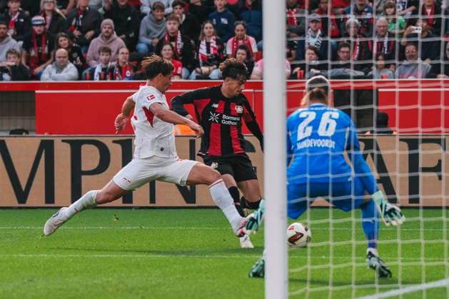 September 20, 2026, xjmrgnx, Soccer, Bundesliga 1, Bayer 04 Leverkusen vs. RB Leipzig: A tackle between Willi Orban 4, Leipzig and Afonso Moreira 9, Leverkusen DFL DFB REGULATIONS PROHIBIT ANY USE OF PHOTOGRAPHS AS IMAGE SEQUENCES AND OR QUASI-VIDEO Leverkusen