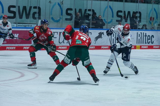Augsburg, Germany, September 20, 2026 PENNY DEL 2026–2027, Game 2: Augsburg Panthers vs. Schwenninger Wild Wings. Pictured, from left: Jimmy Lambert (Augsburg), Alec McCrea (Augsburg), and Mirko Höfflin (Schwenningen) Copyright: xFotostandx xStiebertx