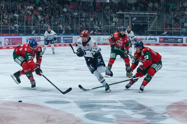 Augsburg, Germany, September 20, 2026 PENNY DEL 2026–2027, Game 2: Augsburg Panthers vs. Schwenninger Wild Wings. Pictured from left to right in a one-on-one battle: Kyle Mayhew (Augsburg), Boaz Bassen (Schwenningen), and Jimmy Lambert (Augsburg) Copyright: xFotostandx xStiebertx