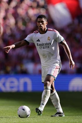 Jude Bellingham of Real Madrid CF controls the ball during the LaLiga EA Sports match between Club Atlético de Madrid and Real Madrid CF at Riyadh Air Metropolitano on September 20, 2026, in Madrid, Spain. Photo by Manu Reino, DeFodi Images