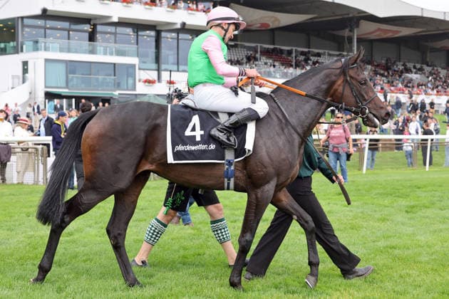 September 20, 2026, Hanover, Lower Saxony, GER Mahasti with Vladimir Panov after winning the Junior Prize at the Hanover Racetrack, Neue Bult 260920D965HANNOVER JPG