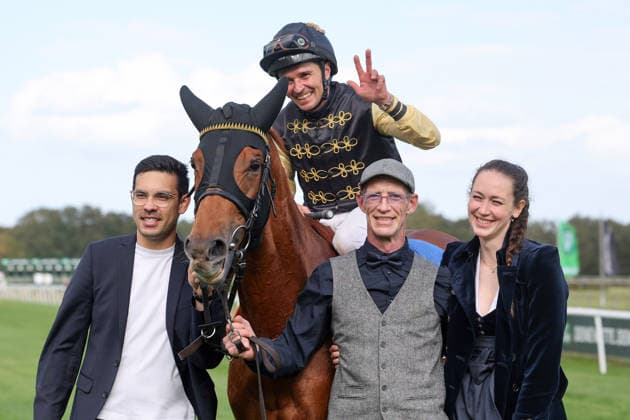 September 20, 2026, Hanover, Lower Saxony, GER Soft Winds with Wladimir Panov and Cevin Chan (left) and trainer Alicia Baum after their victory at the Hanover Racetrack, Neue Bult 260920D976HANNOVER JPG