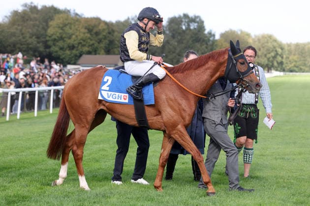 September 20, 2026, Hanover, Lower Saxony, GER Soft Winds with Vladimir Panov after the victory at the Hanover Racetrack, Neue Bult 260920D975HANNOVER JPG