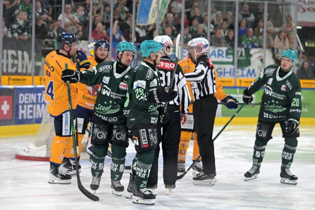 Scuffle on the Ice: Bietigheim Steelers vs. Lausitzer Fuechse, Ice Hockey, DEL 2, 2026–2027 Season, September 20, 2026, Bietigheim Steelers vs. Lausitzer Fuechse, Ice Hockey, DEL 2, 2026–2027 season, September 20, 2026, Bietigheim Copyright: xEibner-Pressefotox EP_TBR