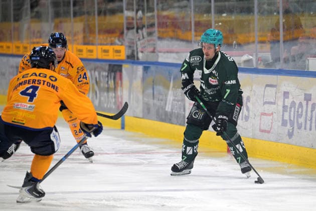 Justin Buesing of the Bietigheim Steelers, No. 7, battles for the puck against John Broda of the Lausitzer Fuechse, No. 24, and Brett Humberstone of the Lausitzer Fuechse, 04 Bietigheim Steelers vs. Lausitzer Fuechse, Ice Hockey, DEL 2, 2026–2027 Season, September 20, 2026, Bietigheim Steelers vs. Lausitzer Fuechse, ice hockey, DEL 2, 2026–2027 season, September 20, 2026, Bietigheim Copyright: xEibner-Pressefotox EP_TBR