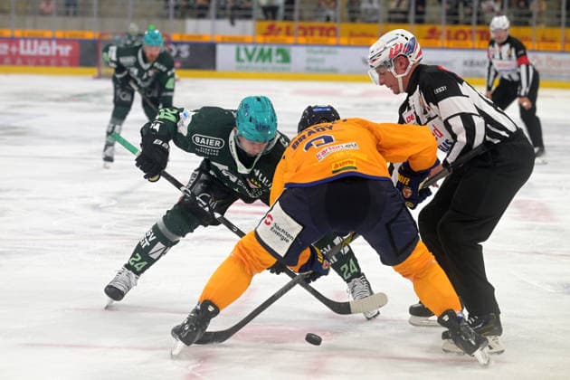 Cole Fonstad (Bietigheim Steelers), 24, in a battle for the faceoff with Adam Brady (Lausitzer Fuechse), 09, and Julian Rieneck (referee, linesperson 63), Bietigheim Steelers vs. Lausitzer Fuechse, ice hockey, DEL 2, 2026–2027 season, September 20, 2026 Bietigheim Steelers vs. Lausitzer Fuechse, ice hockey, DEL 2, 2026–2027 season, September 20, 2026 Bietigheim Copyright: xEibner-Pressefotox EP_TBR