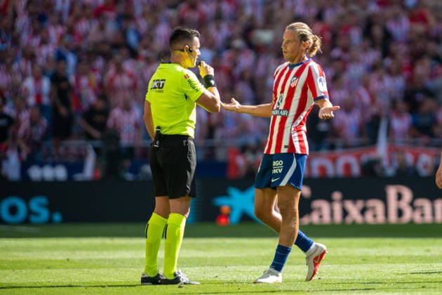 RECORD DATE NOT STATED 20th September 2026; Riyadh Air Metropolitano, Madrid, Spain; Spanish La Liga Football, Atletico Madrid versus Real Madrid; Marcos Llorente of Atletico Madrid discusses with the referee AdelinaxCobos