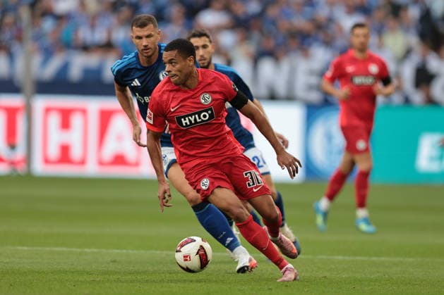 Jan Gyamerah of SV 07 Elversberg during the 2026–27 Bundesliga 1 match between FC Schalke 04 and SV Elversberg. Copyright Thomas Pakusch Copyright: Thomas Pakusch