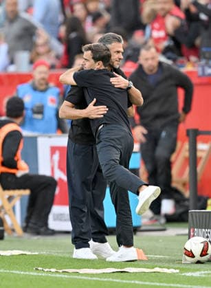 l r Coach Carles Martinez of Bayer Leverkusen and Coach Martin Demichelis of RB Leipzig embrace after the soccer match in the Bundesliga, Matchday 4, Bayer 04 Leverkusen vs. RB Leipzig, on September 20, 2026, in Leverkusen, Germany. DFL regulations prohibit any use of photographs as image sequences and or quasi-video.