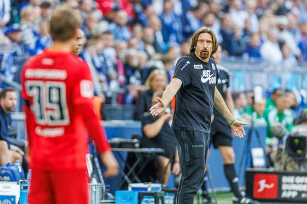 SV 07 Elversberg coach Vincent Wagner gestures during the Bundesliga 1 match between FC Schalke 04 and SV Elversberg, at Veltins Arena on September 20, 2026, in Gelsenkirchen, Germany. Photo by Mario Hommes, DeFodi Images. Coach Vincent Wagner of SV 07 Elversberg gestures during the Bundesliga match between FC Schalke 04 and SV Elversberg at Veltins Arena on September 20, 2026 in Gelsenkirchen, Germany. Photo by Mario Hommes, DeFodi Images. DFB and DFL regulations prohibit any use of photographs as image sequences and or quasi-video. Photo by Mario Hommes, DeFodi Images.