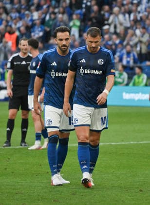 Kenan Karaman, FC Schalke 04; Edin Dzeko, FC Schalke 04; from left, September 20, 2026; Soccer, 1. Bundesliga; 2026–2027 season; Matchday 4, FC Schalke 04 vs. SV Elversberg. DFL regulations prohibit any use of photographs as image sequences and or quasi-video. Gelsenkirchen, Veltins Arena, North Rhine-Westphalia, Germany Team2