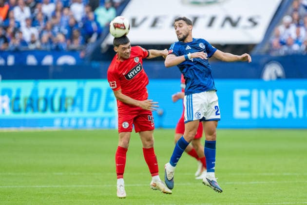 Felix Keidel (SV Elversberg, 43) wins the header duel against Adil Aouchiche (Schalke 04, 24); FC Schalke 04 vs. SV Elversberg, Soccer, Bundesliga, Matchday 4, 2026–27 Season, September 20, 2026; DFL regulations prohibit any use of photographs as image sequences and or quasi-video; FC Schalke 04 vs. SV Elversberg, soccer, Bundesliga, Matchday 4, 2026–27 Season, September 20, 2026, Gelsenkirchen Copyright: xEibner-Pressefoto LukasxBaldygax EP_LBA