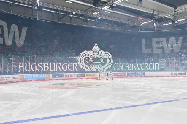 Penny DEL: Augsburger Panther vs. Schwenninger Wild Wings, September 20, 2026, AUGSBURG, GERMANY, September 20. Pictured: the Augsburger fans’ choreographed display at the start of the Penny DEL game between the Augsburger Panther and the Schwenninger Wild Wings on Matchday 2 at Curt Frenzel Stadium. Copyright: xBEAUTIFULxSPORTS Goldbergx