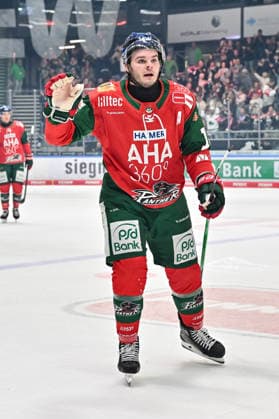 Penny DEL: Augsburger Panther vs. Schwenninger Wild Wings, September 20, 2026, AUGSBURG, GERMANY, September 20. The home crowd celebrates after D. J. Busdeker of the Augsburger Panther scored the 2–0 goal during the Penny DEL match between the Augsburger Panther and the Schwenninger Wild Wings on Matchday 2 at Curt Frenzel Stadium. Copyright: xBEAUTIFULxSPORTS Goldbergx