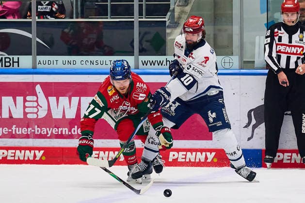 Face-off, duel between Sean Malone of the Augsburger Panther, 17, and Mirko Hoefflin of the Schwenninger Wild Wings, 10 (GER), Augsburg Panthers vs. Schwenningen Wild Wings, Ice Hockey, PENNY DEL, Matchday 2, 2026–2027 Season, September 20, 2026 GER, Augsburger Panther vs. Schwenninger Wild Wings, ice hockey, PENNY DEL, Matchday 2, 2026–2027 season, September 20, 2026 Germany Copyright: xEibner-Pressefoto GeraldxOelze-dexStoppanyx EP_ODS