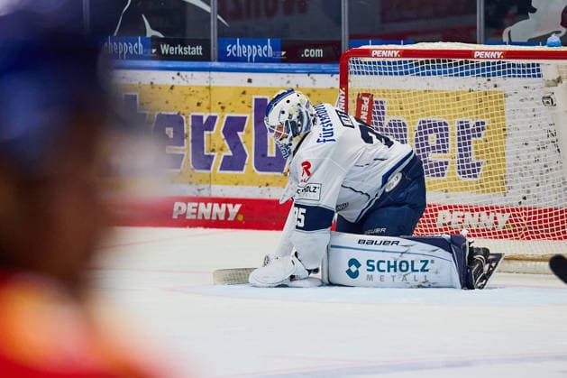 Simon Wolf, Schwenninger Wild Wings, 35, under pressure; GER, Augsburger Panther vs. Schwenninger Wild Wings, ice hockey, PENNY DEL, Matchday 2, 2026–2027 season, September 20, 2026 GER, Augsburger Panther vs. Schwenninger Wild Wings, Ice Hockey, PENNY DEL, Matchday 2, 2026–2027 Season, September 20, 2026 Germany Copyright: xEibner-Pressefoto GeraldxOelze-dexStoppanyx EP_ODS