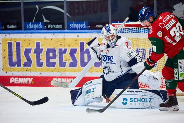 Philipp Krauß (Augsburger Panther), 20, scores against Simon Wolf (Schwenninger Wild Wings), 35, to make it 6–2 GER, Augsburger Panther vs. Schwenninger Wild Wings, ice hockey, PENNY DEL, Matchday 2, 2026–2027 season, September 20, 2026 GER, Augsburger Panther vs. Schwenninger Wild Wings, Ice Hockey, PENNY DEL, Matchday 2, 2026–2027 Season, September 20, 2026 Germany Copyright: xEibner-Pressefoto GeraldxOelze-dexStoppanyx EP_ODS
