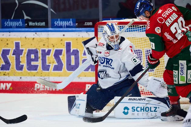 Philipp Krauß (Augsburger Panther), 20, scores against Simon Wolf (Schwenninger Wild Wings), 35, to make it 6–2 GER, Augsburger Panther vs. Schwenninger Wild Wings, ice hockey, PENNY DEL, Matchday 2, 2026–2027 season, September 20, 2026 GER, Augsburger Panther vs. Schwenninger Wild Wings, Ice Hockey, PENNY DEL, Matchday 2, 2026–2027 Season, September 20, 2026 Germany Copyright: xEibner-Pressefoto GeraldxOelze-dexStoppanyx EP_ODS