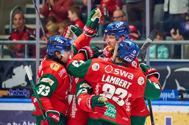 Goal celebration by the Augsburger Panther: Tim Wohlgemuth (Augsburger Panther, 33), Noel Hoefenmayer (Augsburger Panther, 22), Jimmy Lambert (Augsburger Panther, 23, GER), Augsburg Panthers vs. Schwenningen Wild Wings, Ice Hockey, PENNY DEL, Matchday 2, 2026–2027 Season, September 20, 2026 GER, Augsburg Panthers vs. Schwenningen Wild Wings, ice hockey, PENNY DEL, Matchday 2, 2026–2027 season, September 20, 2026 Germany Copyright: xEibner-Pressefoto GeraldxOelze-dexStoppanyx EP_ODS