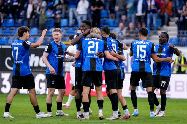 Players from SV Waldhof Mannheim celebrate the 1-0 goal, Celebration, goal celebration, scoring a goal, celebrate the goal, goal, celebration, celebrating the goal, joy, happiness, happy, optimistic, positive, game scene, highlight, action, 2009 2026, Mannheim, Germany, soccer, 3rd Division, SV Waldhof Mannheim vs. SC Preußen Münster, DFB and DFL regulations prohibit any use of photographs as image sequences and or quasi-video xozx
