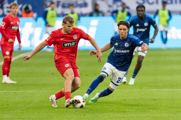 September 20, 2026, GER, Bundesliga 1, Matchday 4, FC Schalke 04 vs. SV Elversberg: Head-to-head between Lasse Günther (SV Elversberg, 21) and Soufiane El Faouzi (FC Schalke 04, 23) in Gelsenkirchen at the VELTINS Arena, Gelsenkirchen, Germany Copyright: xnordphotoxGmbHx xChristianxSchulzex